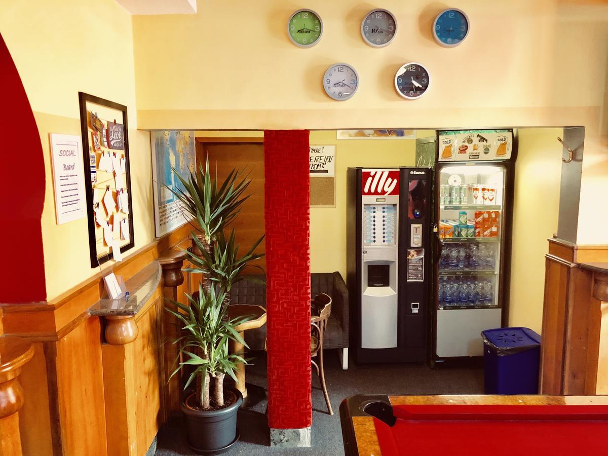 Aladin Hostel Любляна Экстерьер фото