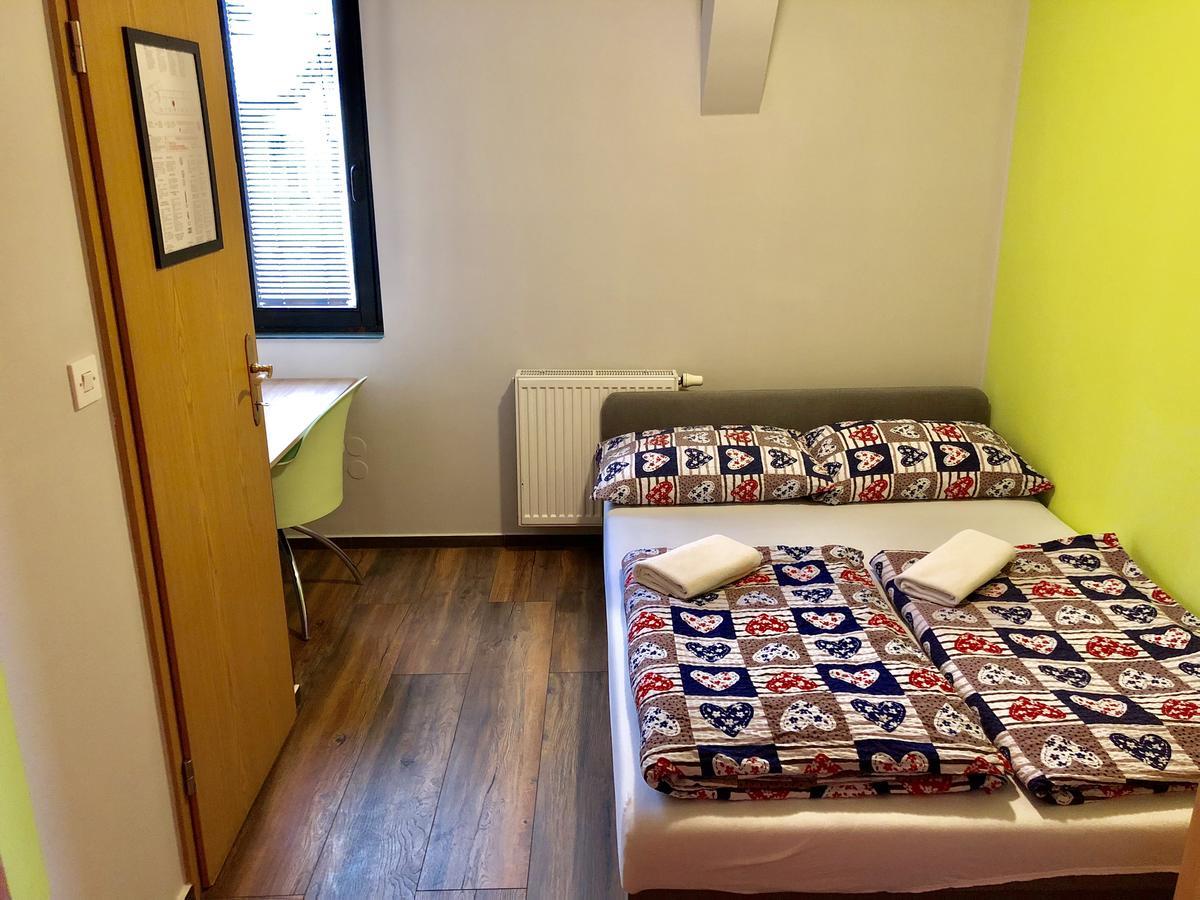 Aladin Hostel Любляна Экстерьер фото