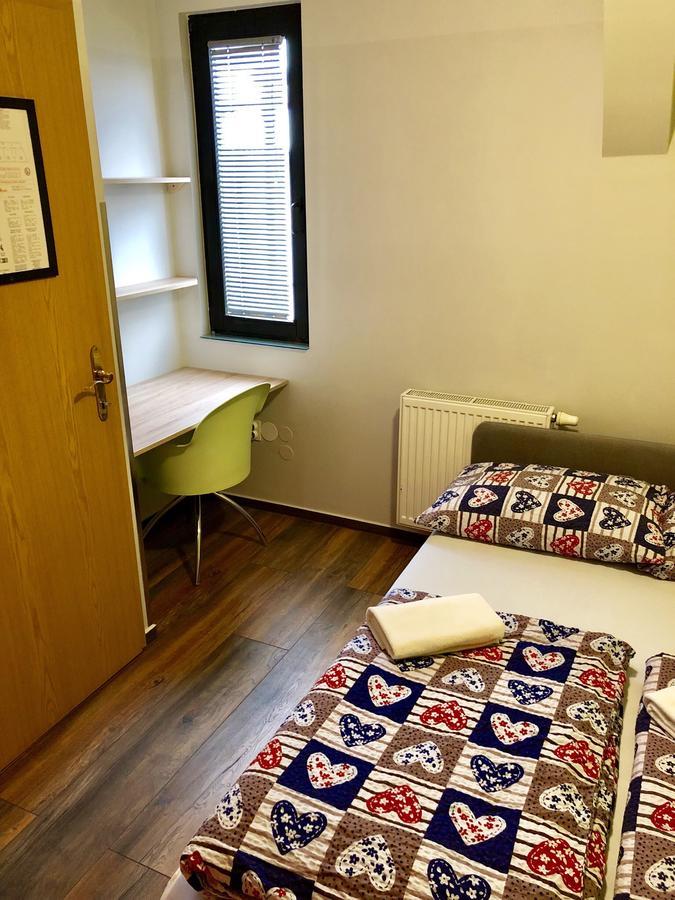 Aladin Hostel Любляна Экстерьер фото