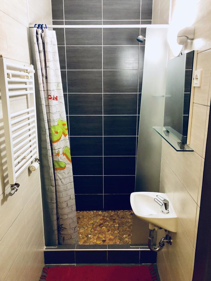 Aladin Hostel Любляна Экстерьер фото