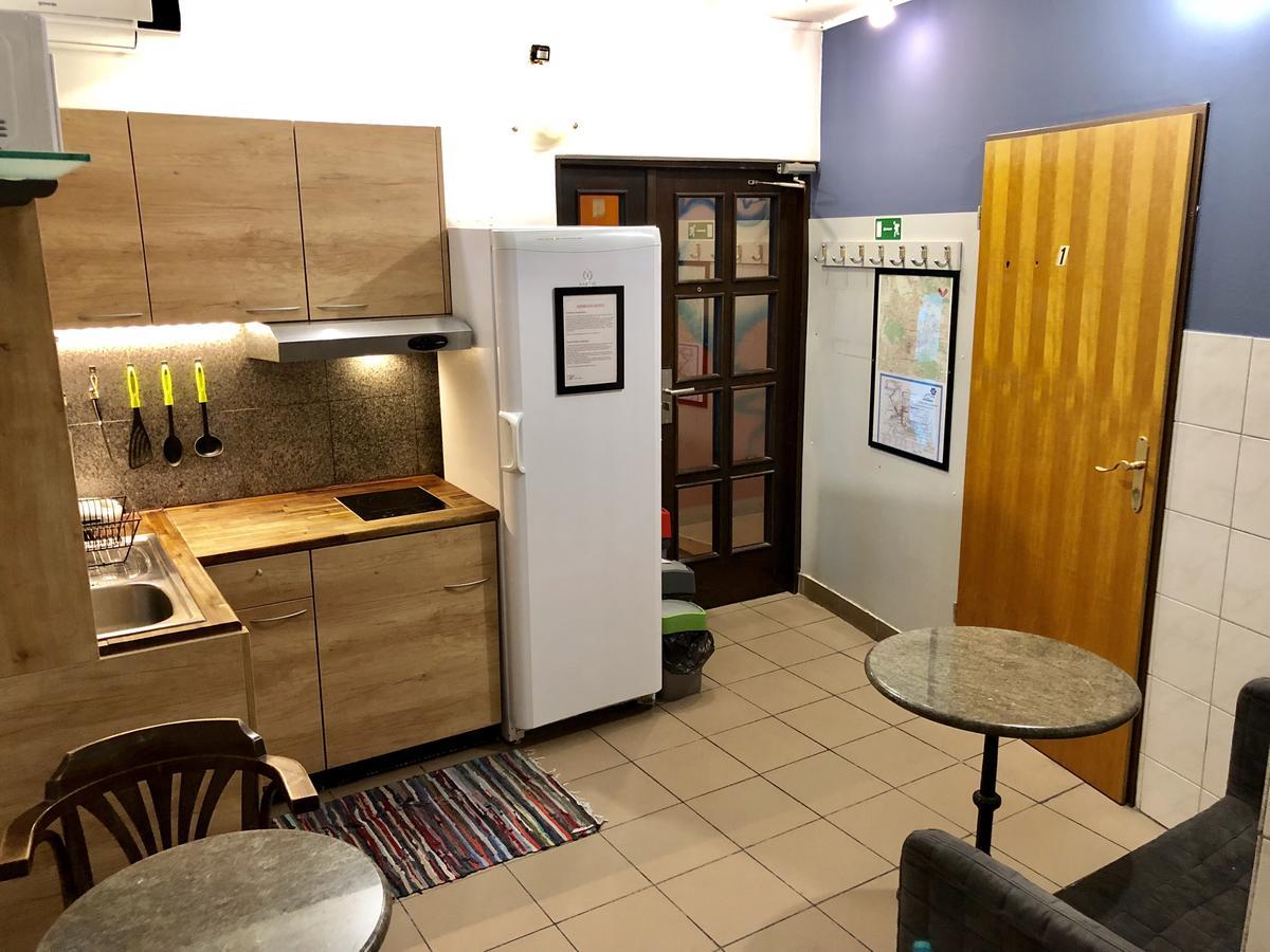 Aladin Hostel Любляна Экстерьер фото