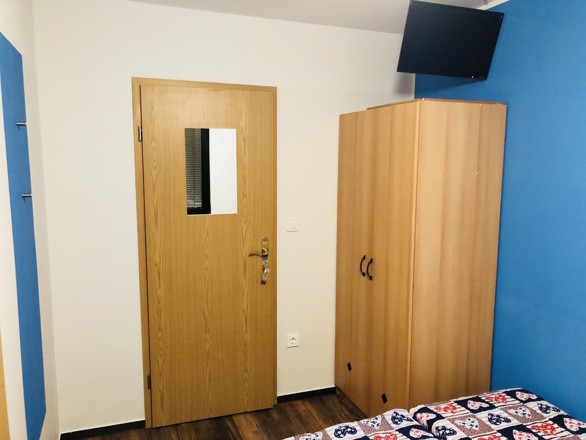 Aladin Hostel Любляна Экстерьер фото