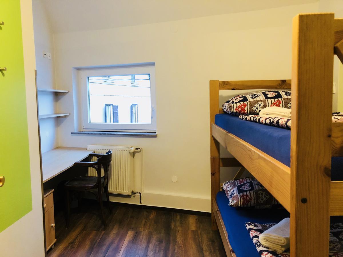 Aladin Hostel Любляна Экстерьер фото