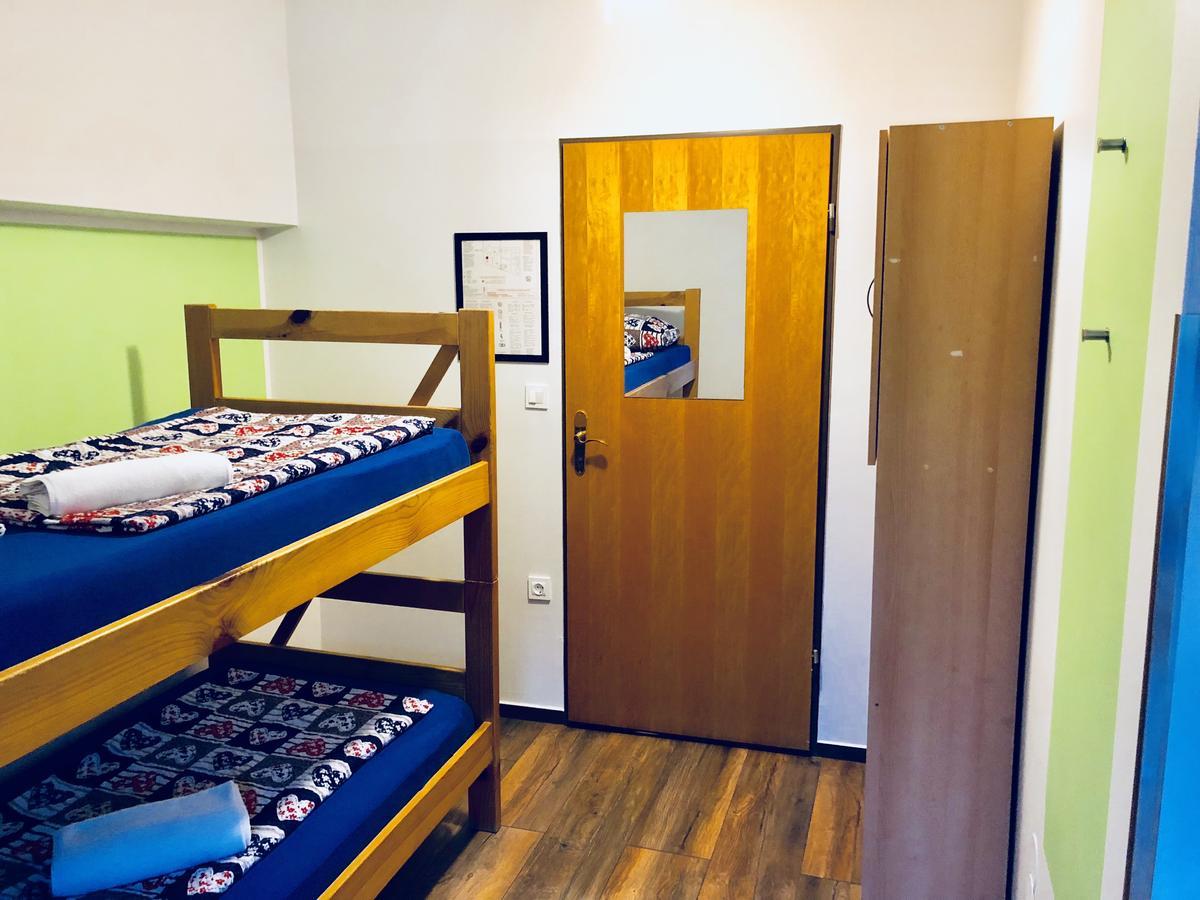 Aladin Hostel Любляна Экстерьер фото