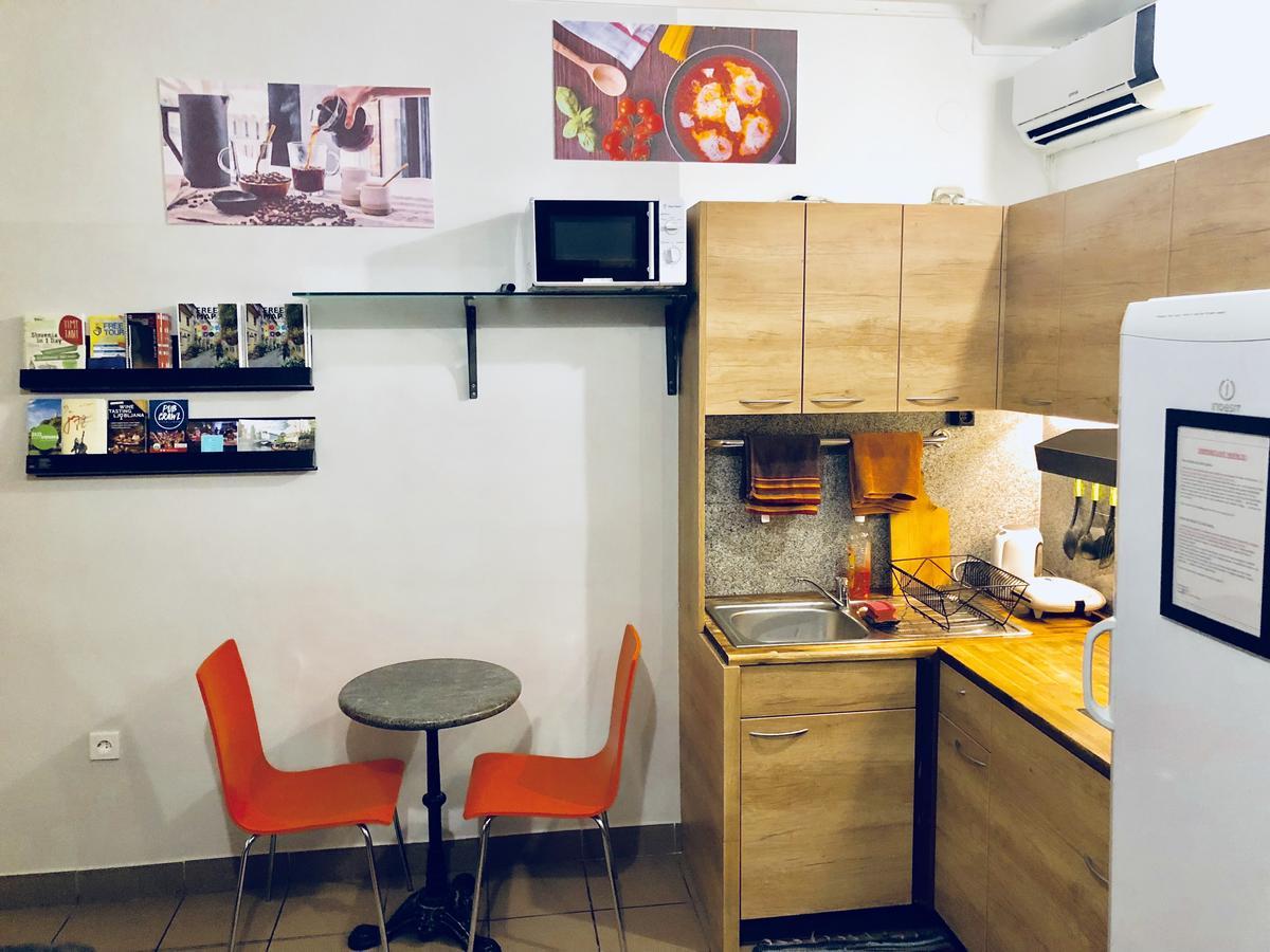 Aladin Hostel Любляна Экстерьер фото