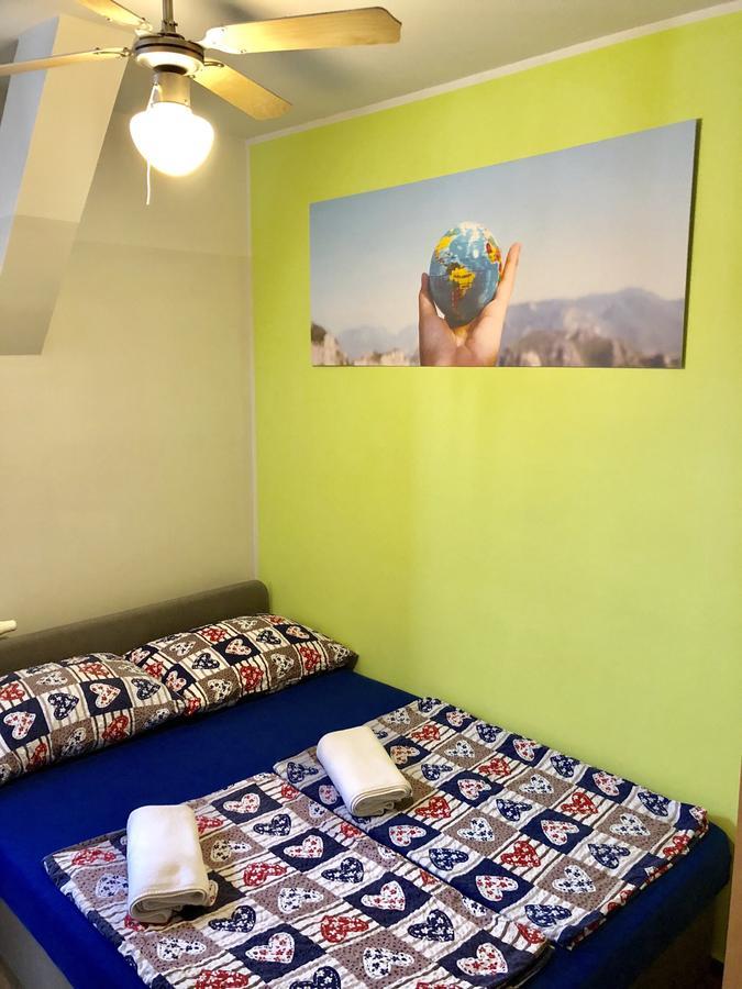 Aladin Hostel Любляна Экстерьер фото