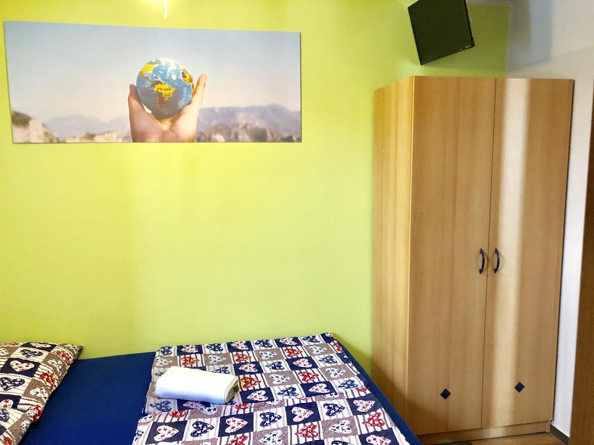 Aladin Hostel Любляна Экстерьер фото
