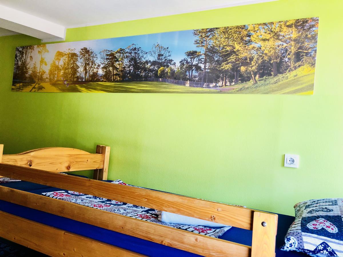 Aladin Hostel Любляна Экстерьер фото