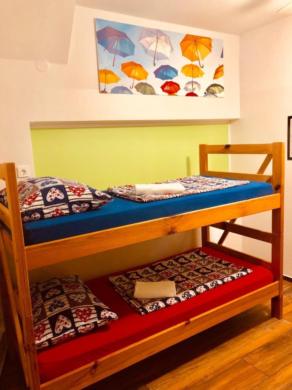 Aladin Hostel Любляна Экстерьер фото