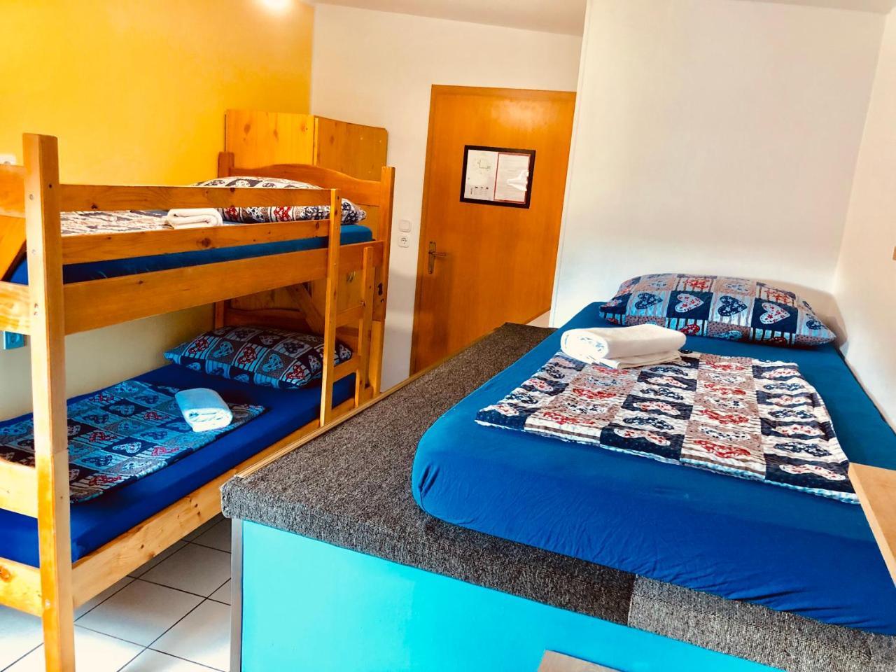 Aladin Hostel Любляна Экстерьер фото