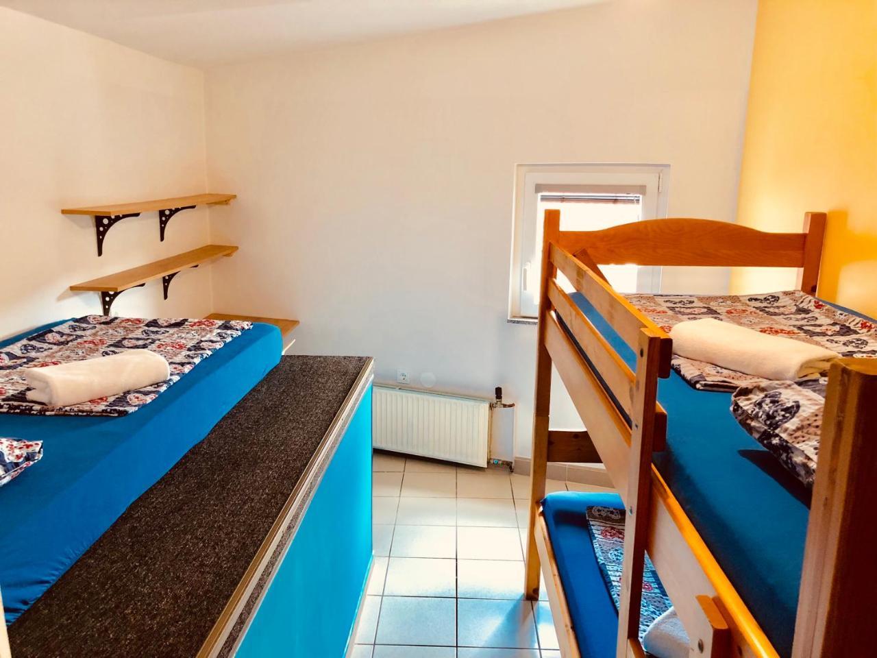 Aladin Hostel Любляна Экстерьер фото