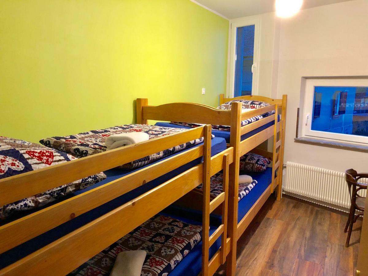 Aladin Hostel Любляна Экстерьер фото