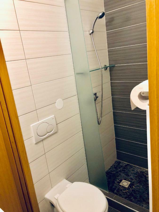 Aladin Hostel Любляна Экстерьер фото