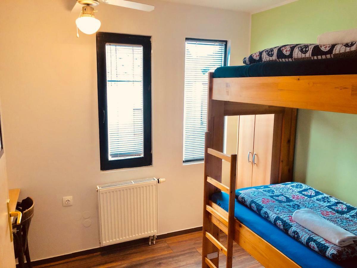 Aladin Hostel Любляна Экстерьер фото